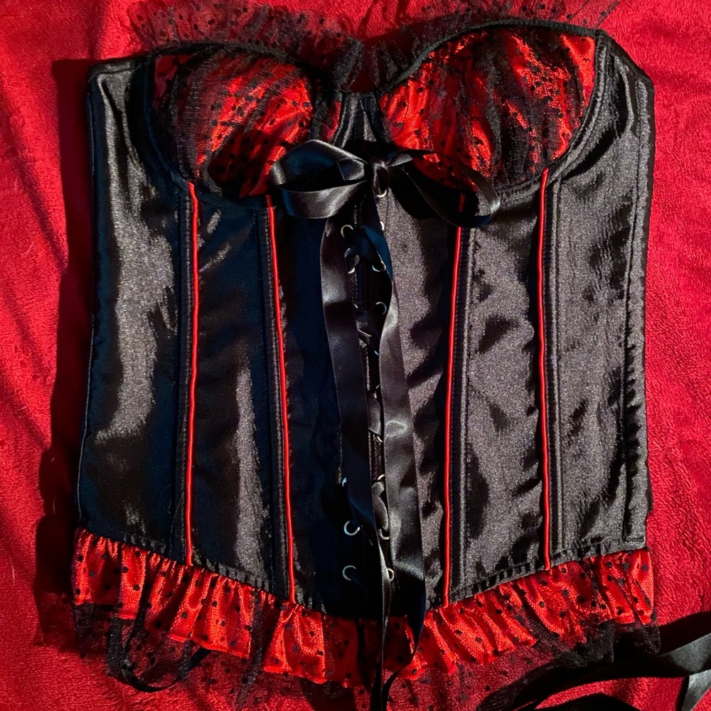 VELVET KITTEN BLACK AND RED CORSET
